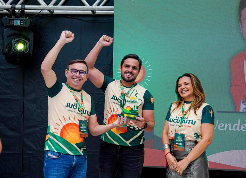 Equipe Amariz celebrando um resultado em evento da Sertão Jucurutu